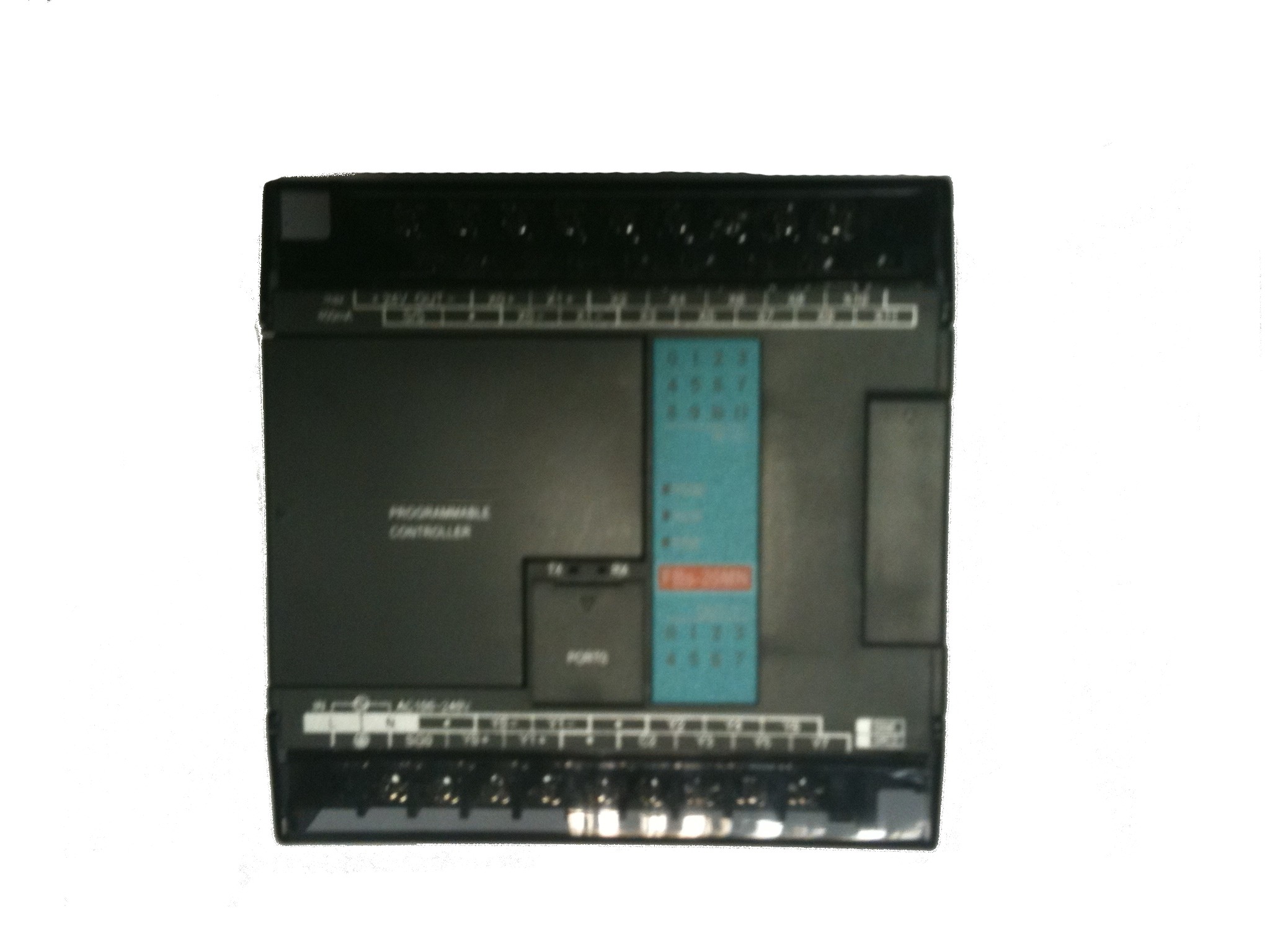 FBS-20MNT: PLC de posicionamiento NC con 20 variables de E/S: 12 entradas digitales, 6 salidas de relevador y 2 diferenciales de alta velocidad 