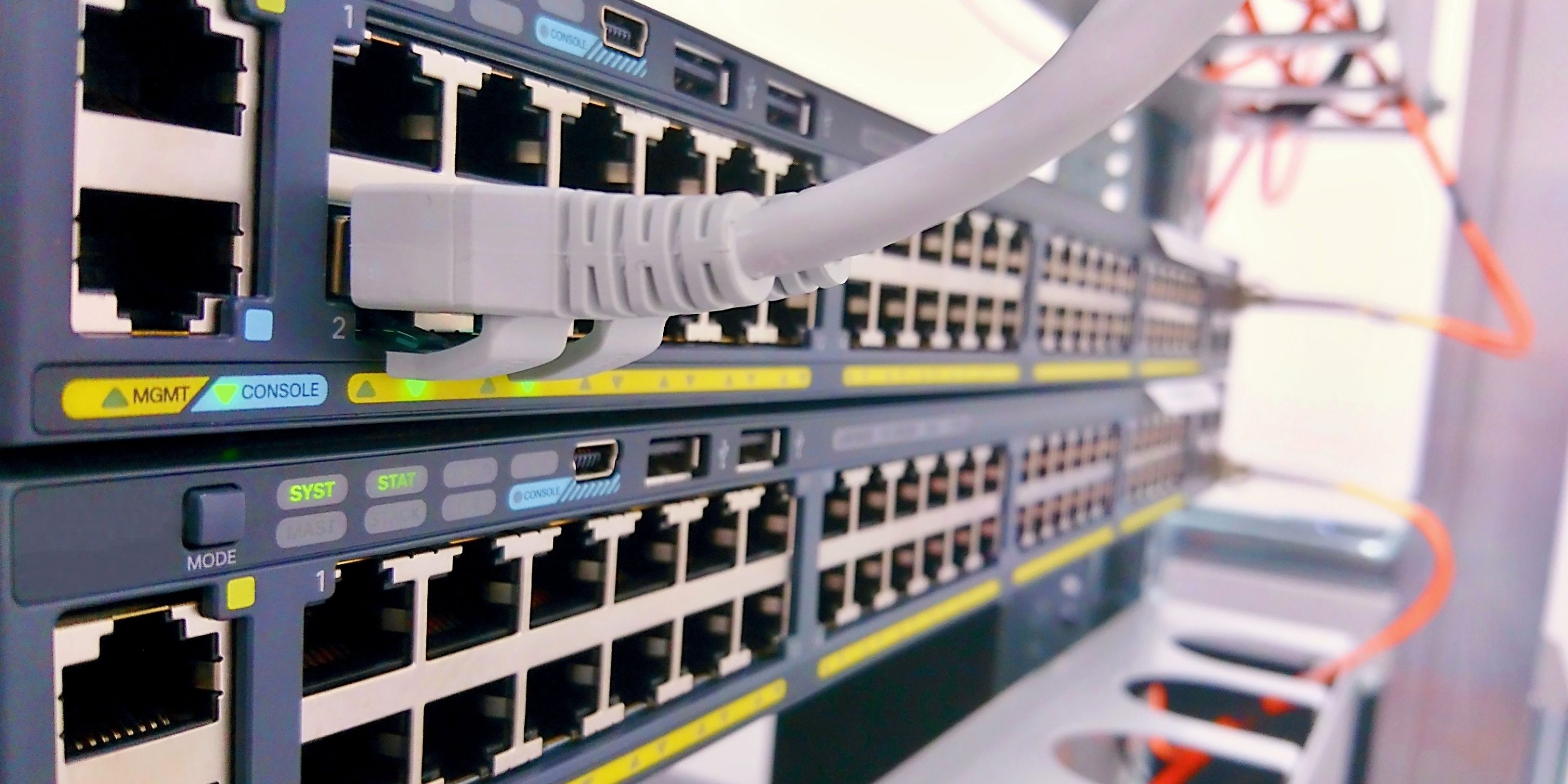 Habilita tus dispositivos seriales de legado conectándose a redes Ethernet de forma segura y sencilla